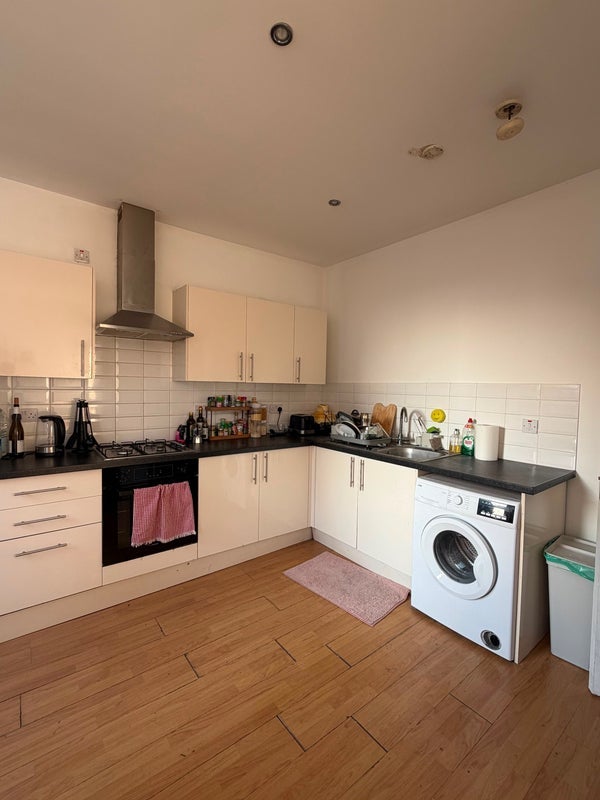 Room Stoke Newington Road in Greater London