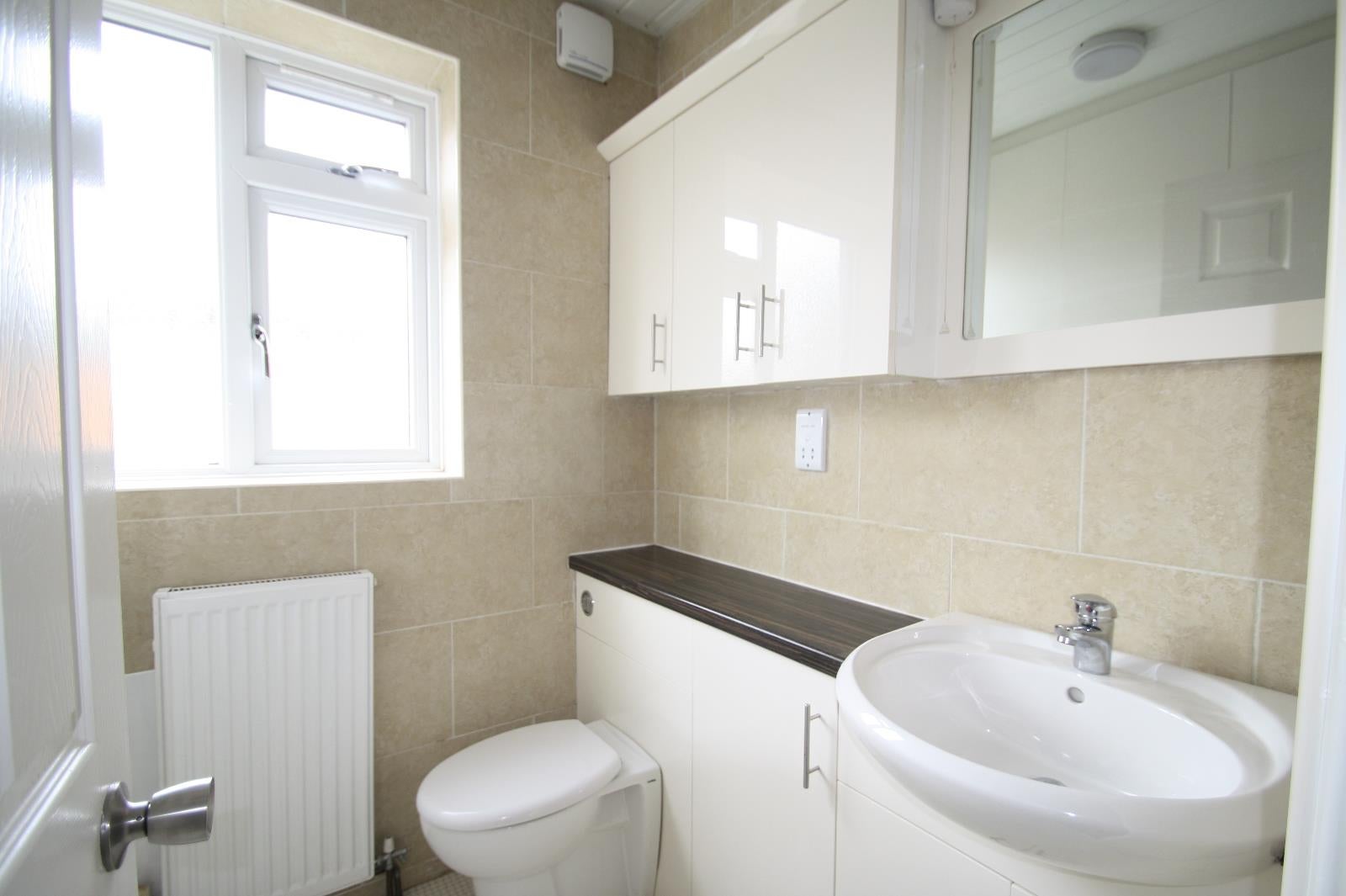 Flat Chelwood Avenue in Leeds