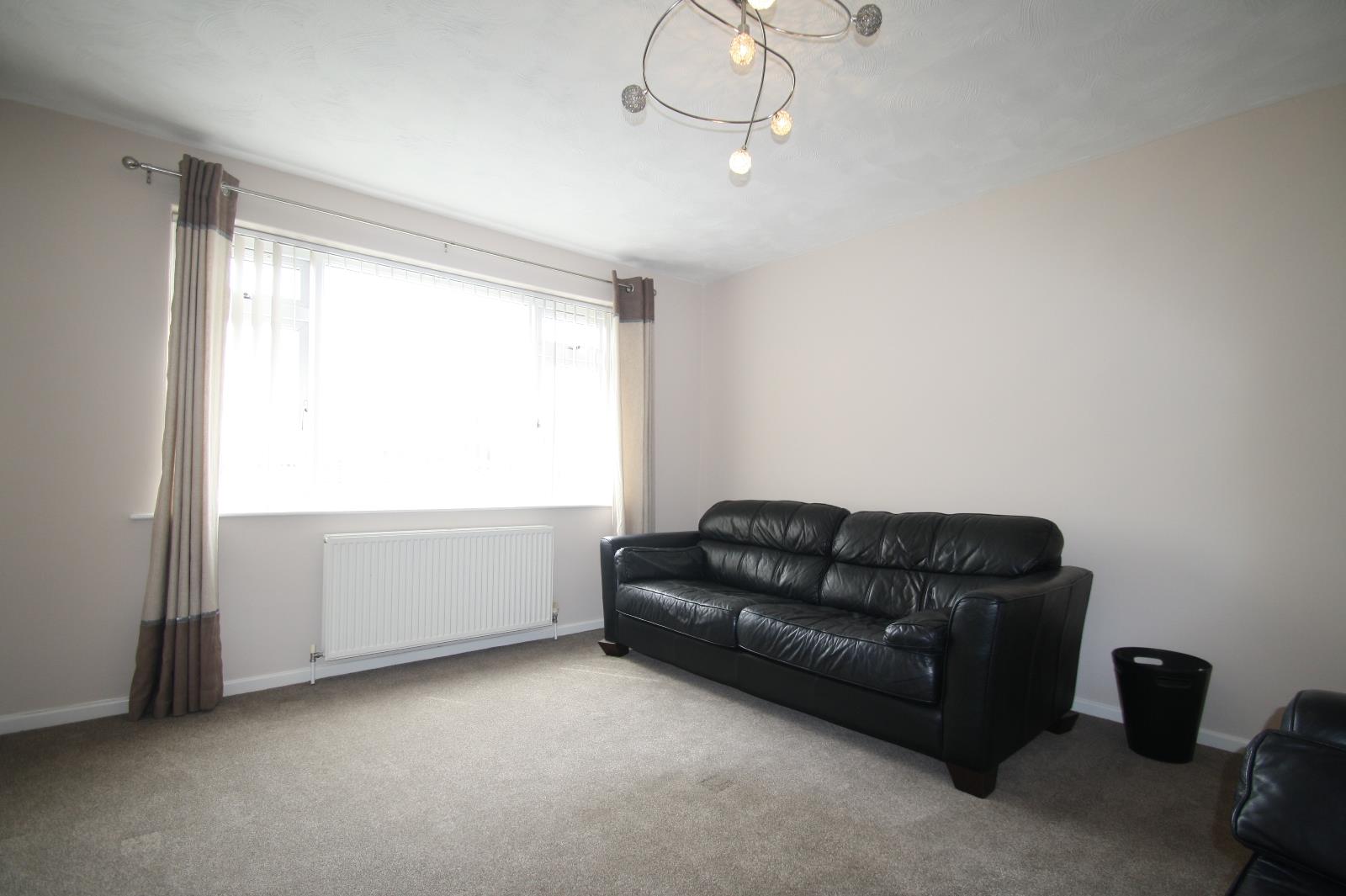 Flat Chelwood Avenue in Leeds
