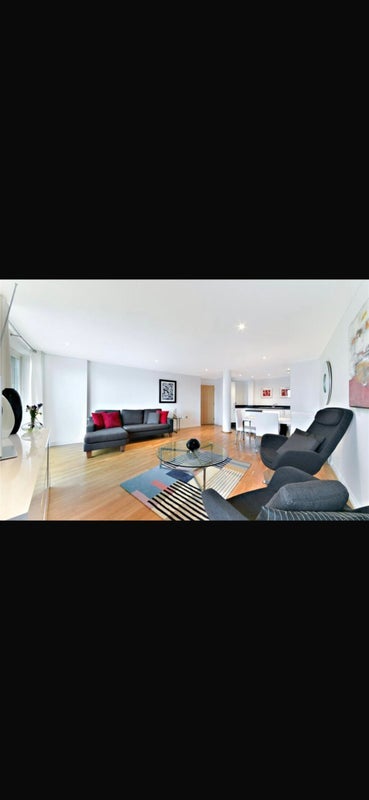 Room Battersea Park Road in Greater London
