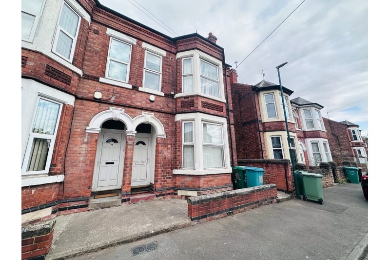 Flat Gloucester Avenue in Greater London