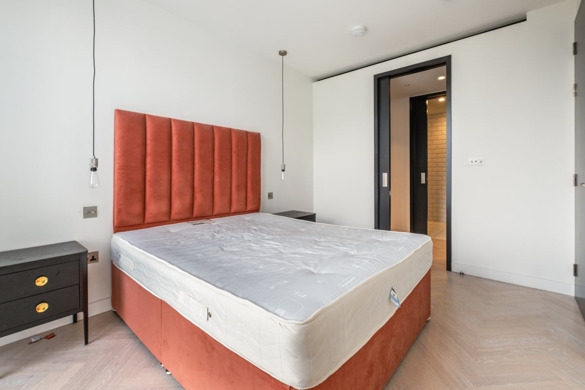 Flat Earl Street in Greater London