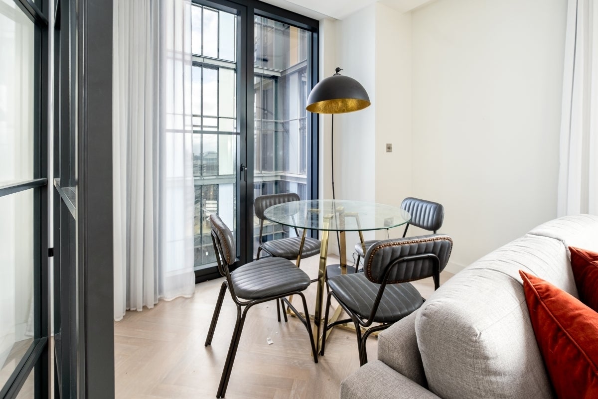 Flat Earl Street in Greater London