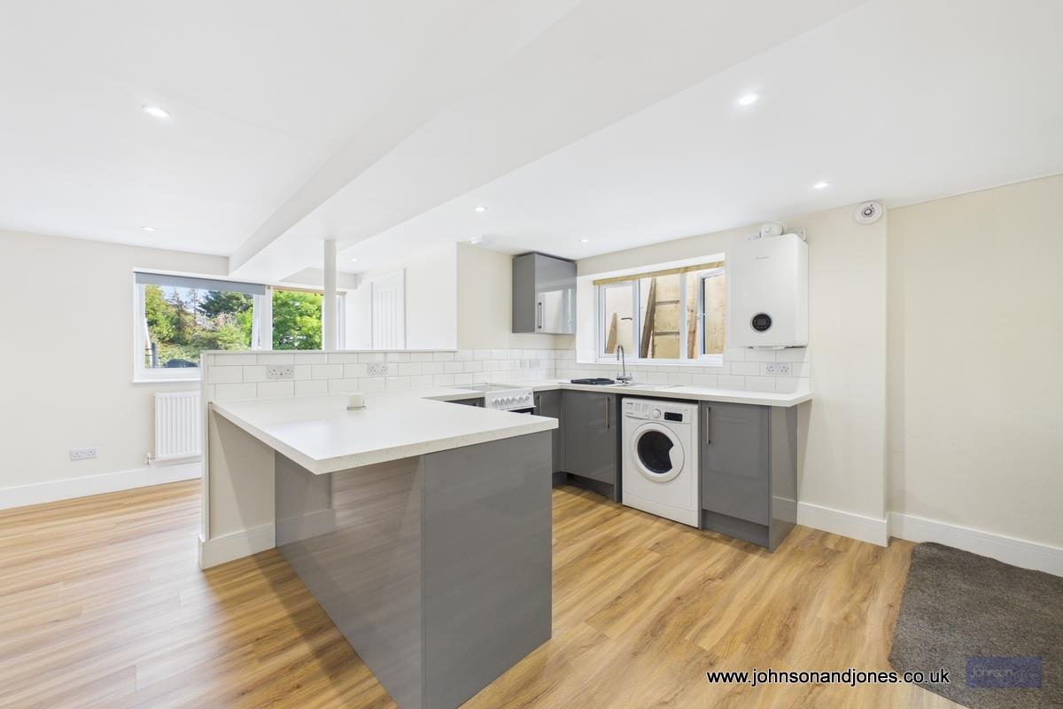 Flat Chertsey Road in Shepperton