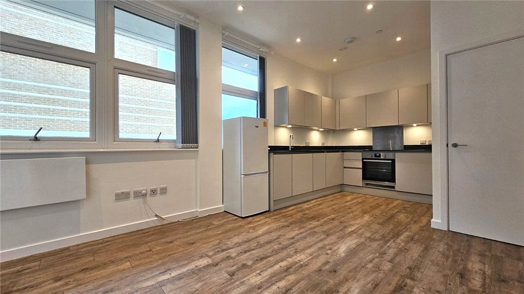 Flat London Road in Borough of Spelthorne