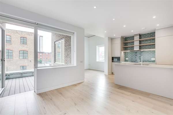 Flat Nicholas Road in Greater London