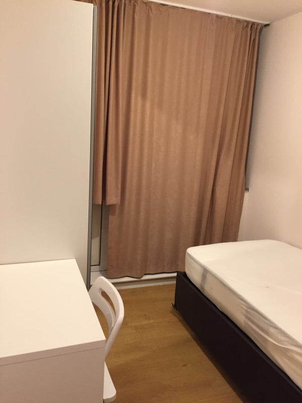 Room Petersfield Rise in Greater London