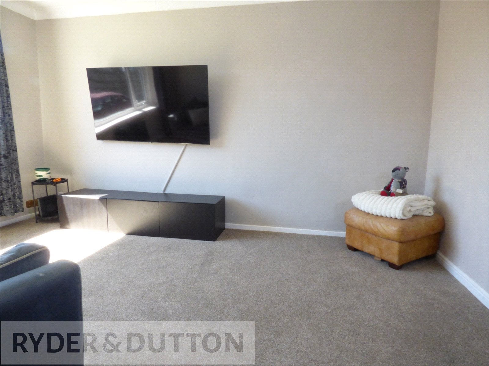 Flat Duffield Gardens in Middleton