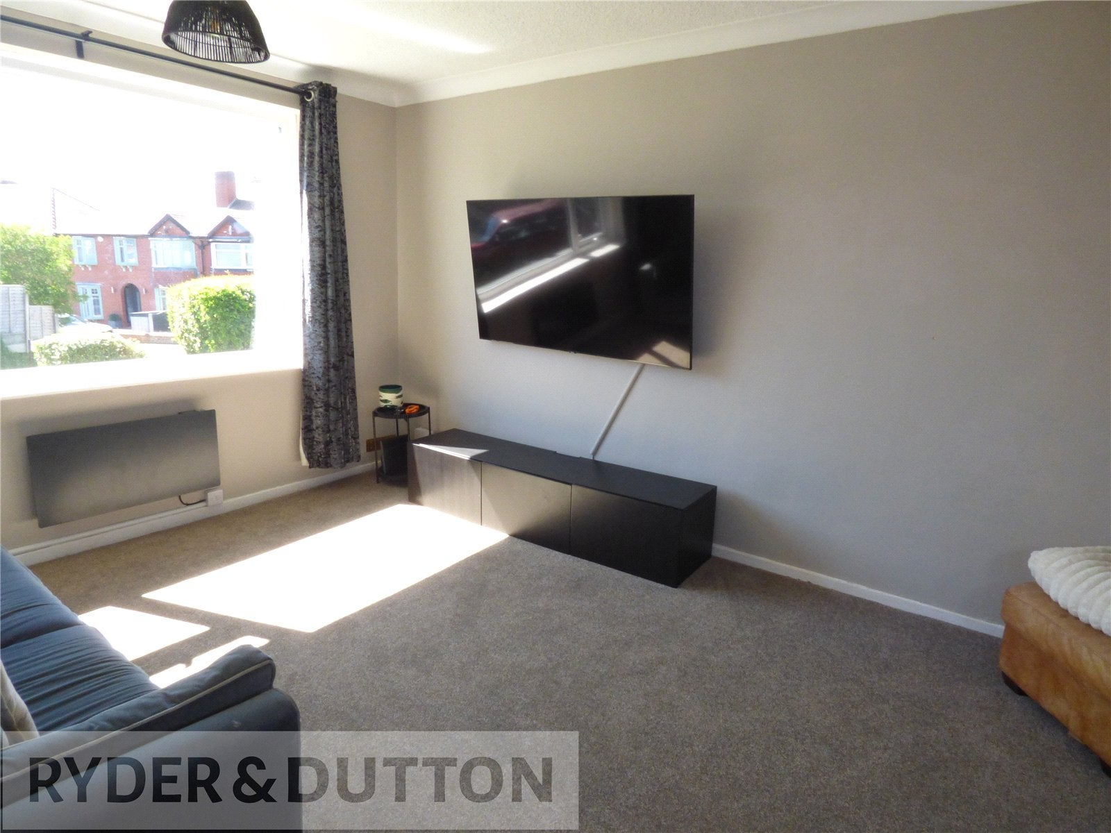 Flat Duffield Gardens in Middleton