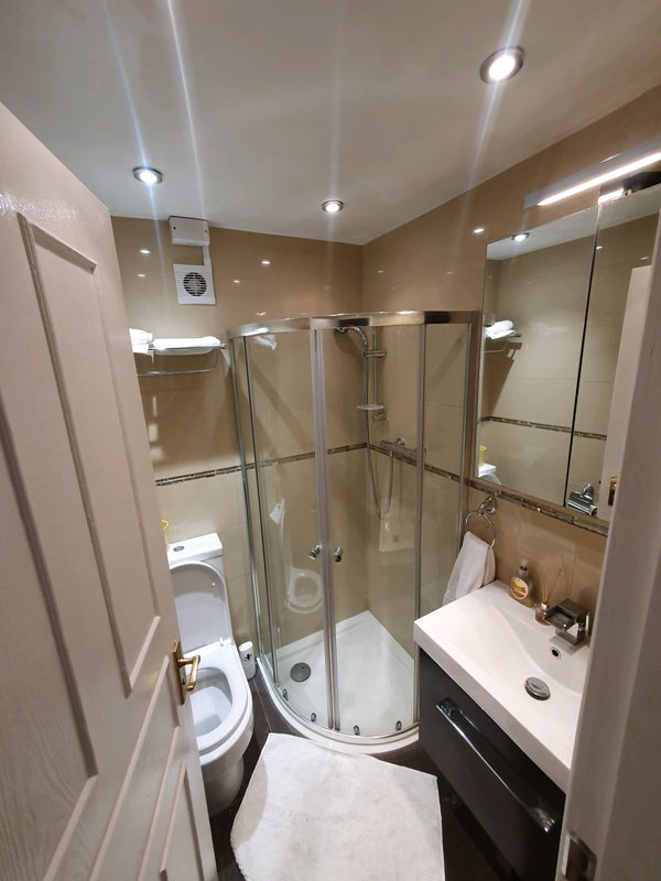 Room Dewberry Street in Greater London