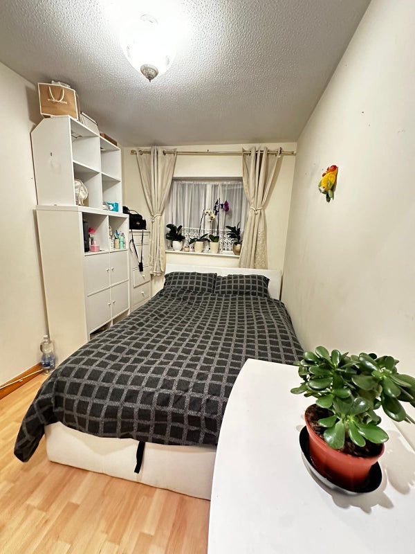 Room Dewberry Street in Greater London