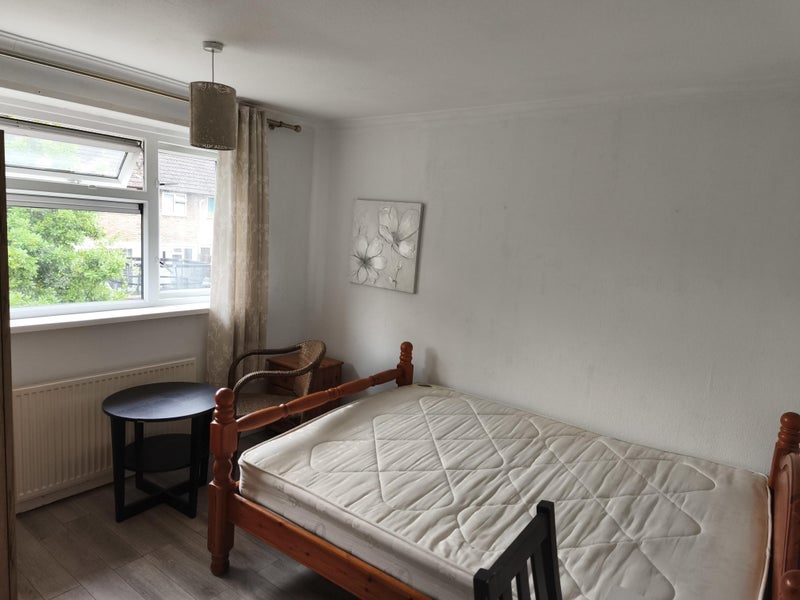 Room Holland Road in Halewood