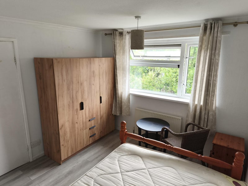 Room Holland Road in Halewood