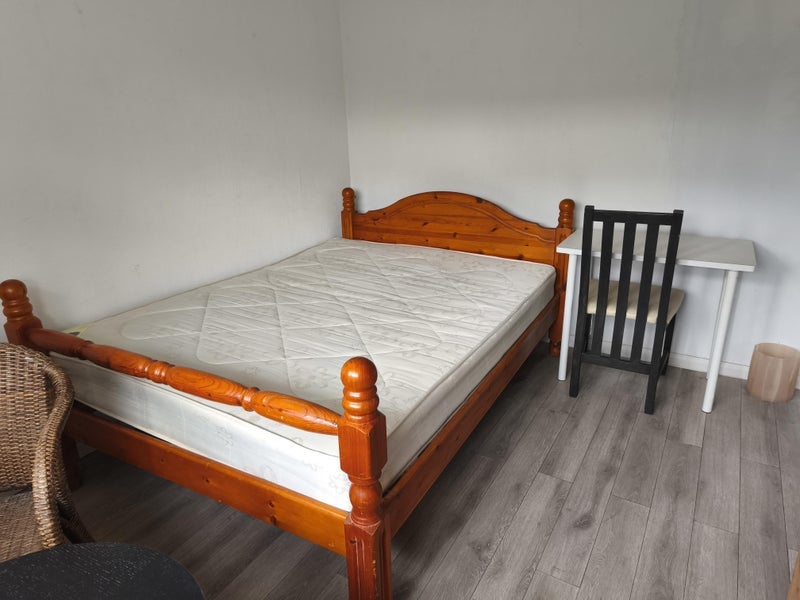 Room Holland Road in Halewood