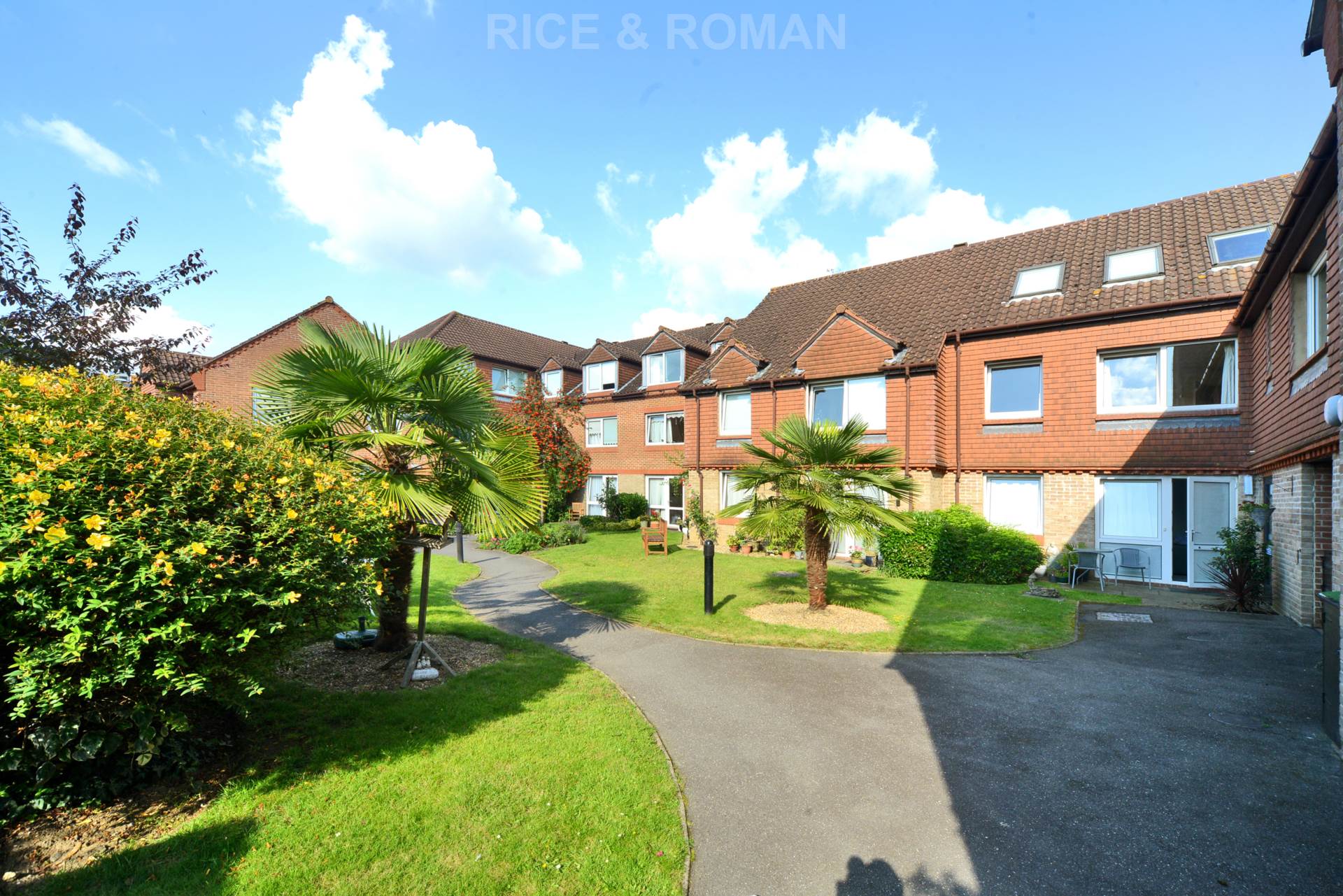 Flat Hillcrest in Elmbridge