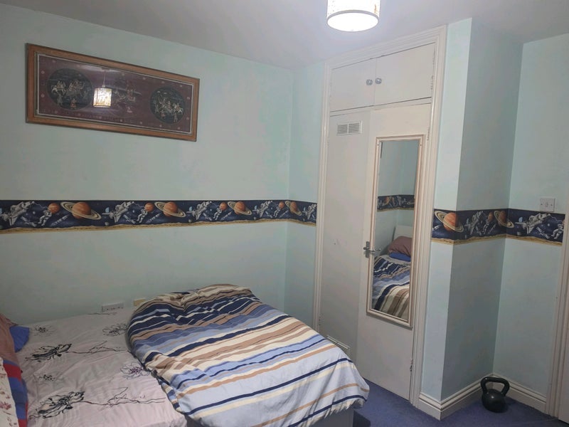 Room East Road in Greater London