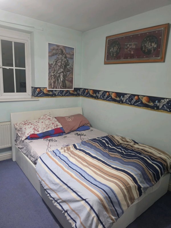 Room East Road in Greater London