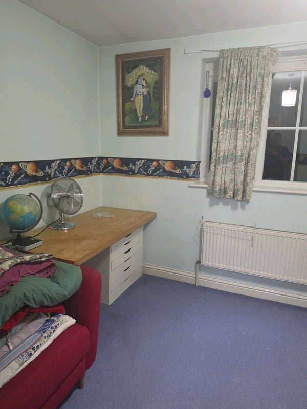 Room East Road in Greater London