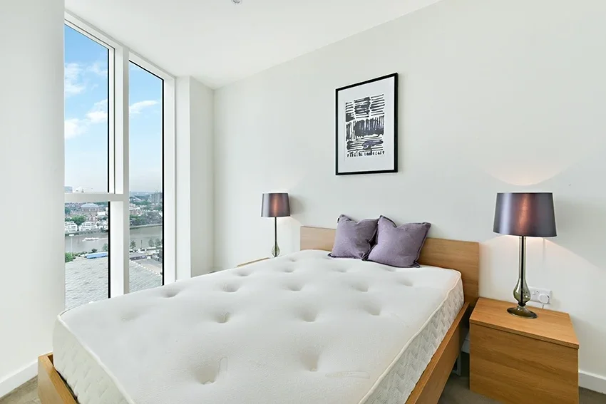 Flat Wyvil Road in Greater London