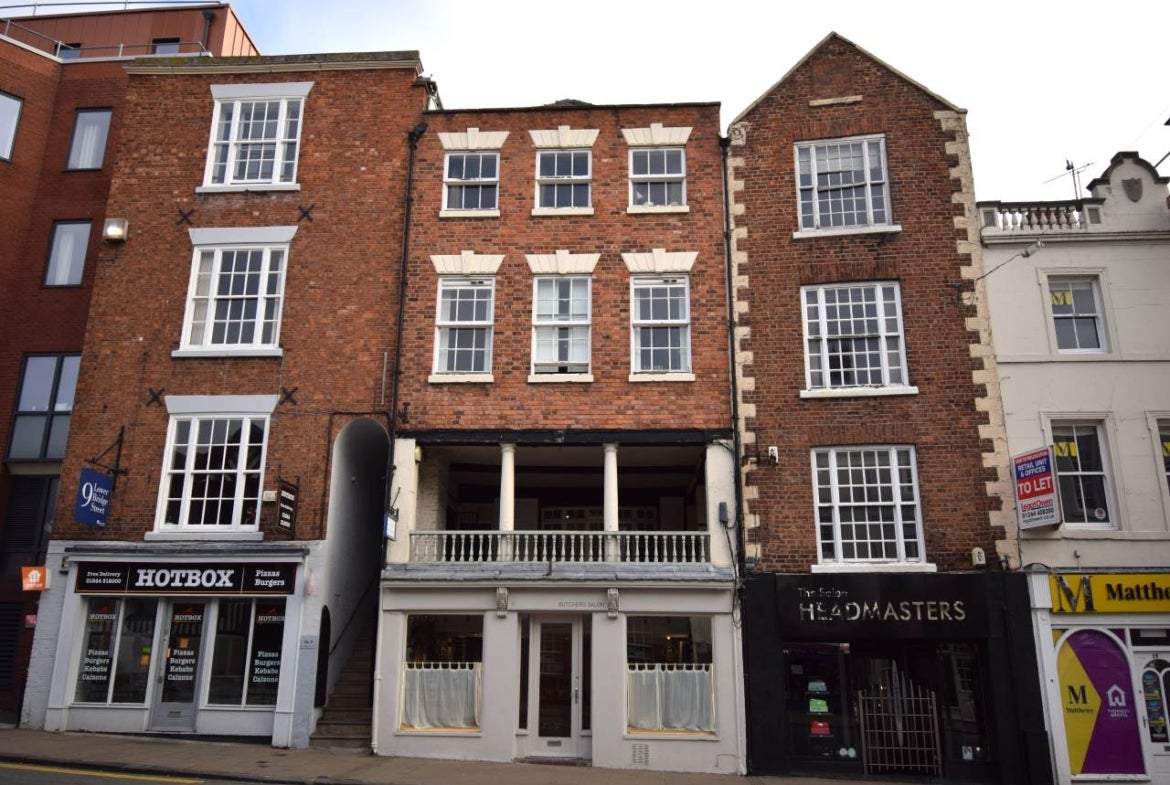 Flat Lower Bridge Street in Chester