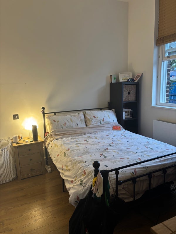Room Rowhill Road in Greater London