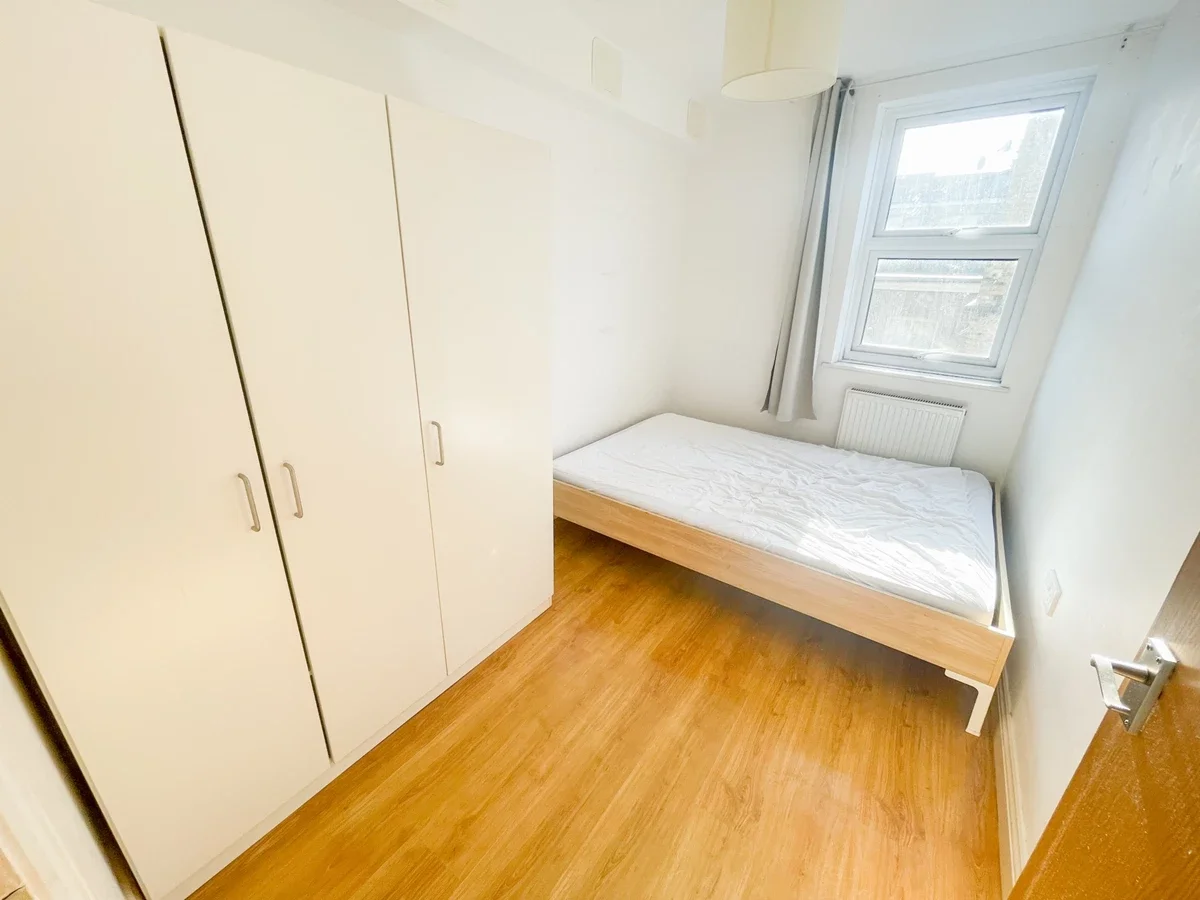 Flat Millers Terrace in Greater London