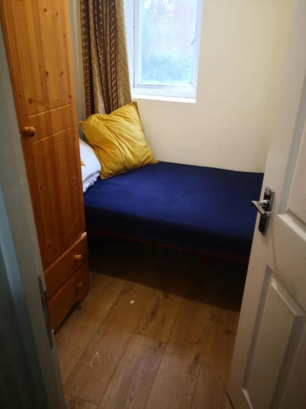 Room Mafeking Road in Greater London