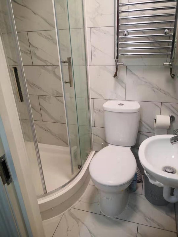 Room Mafeking Road in Greater London