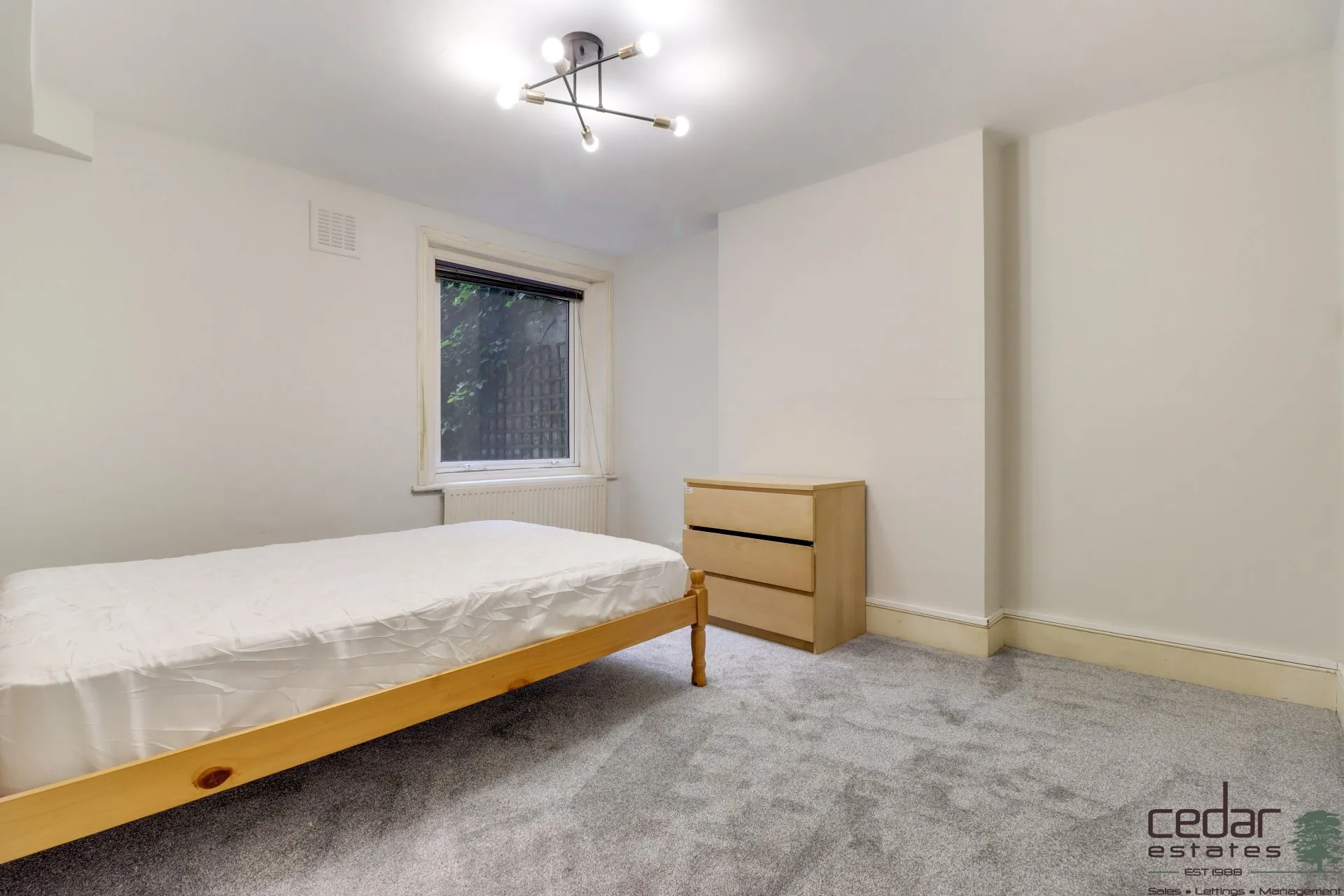 Flat Iverson Road in Greater London