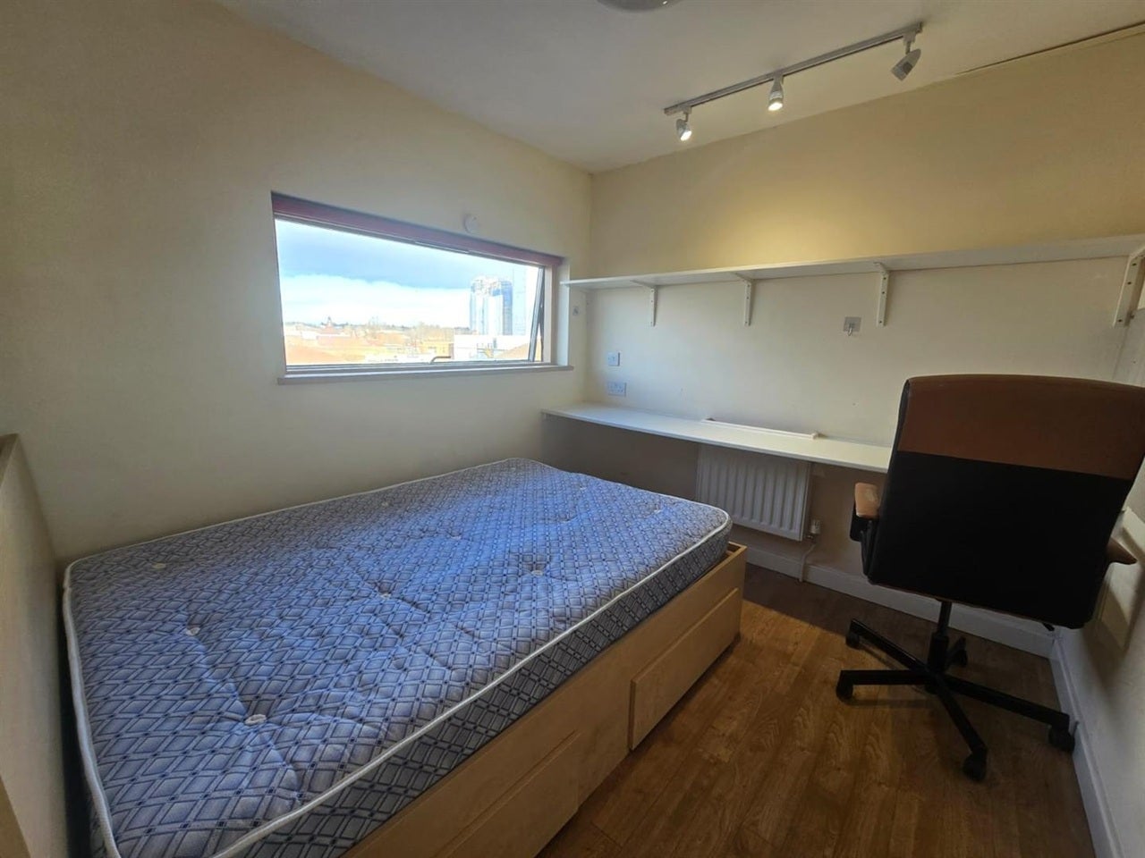 Flat Burlington Road in Greater London