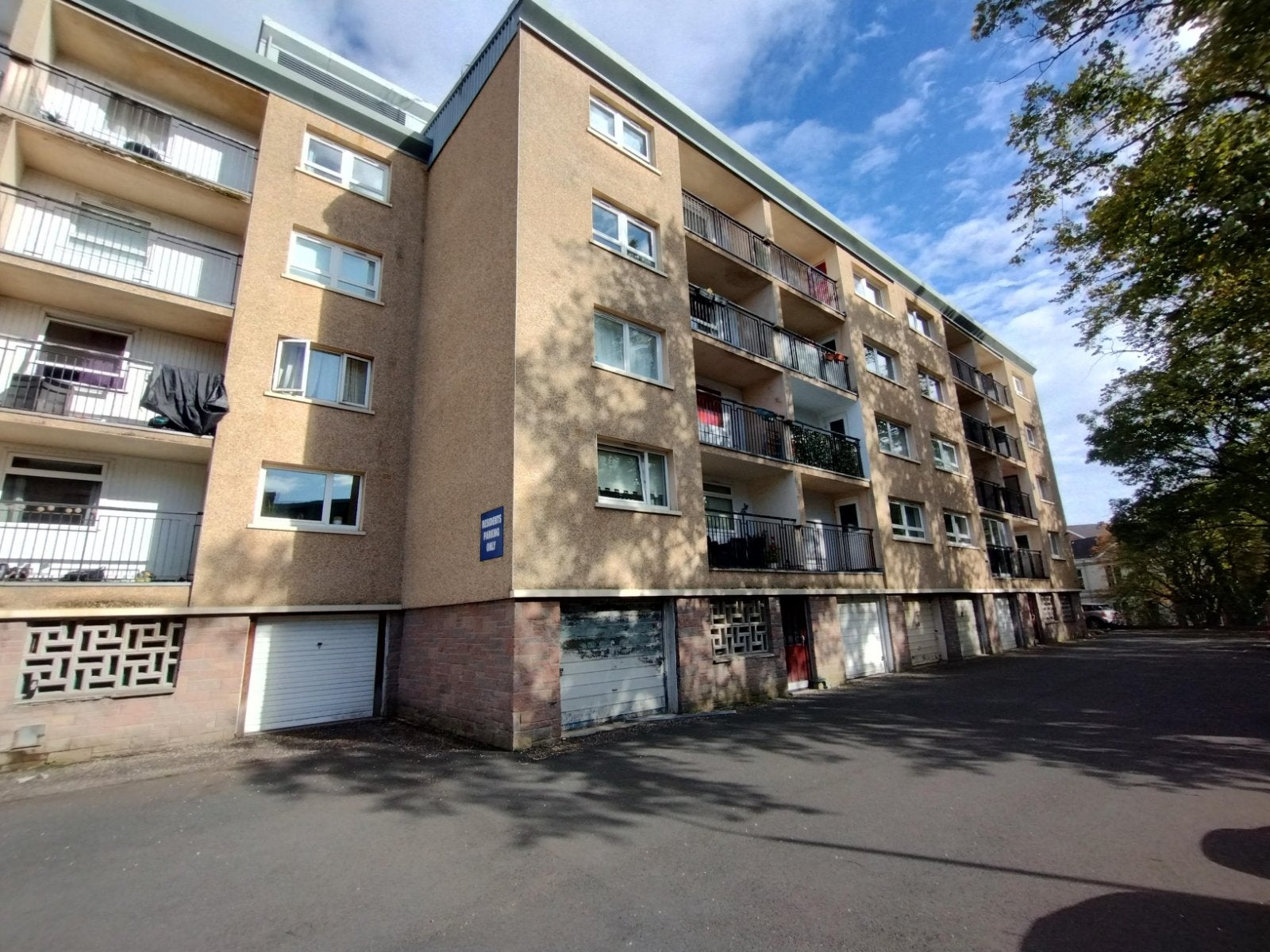 Flat Clouston Court in Glasgow