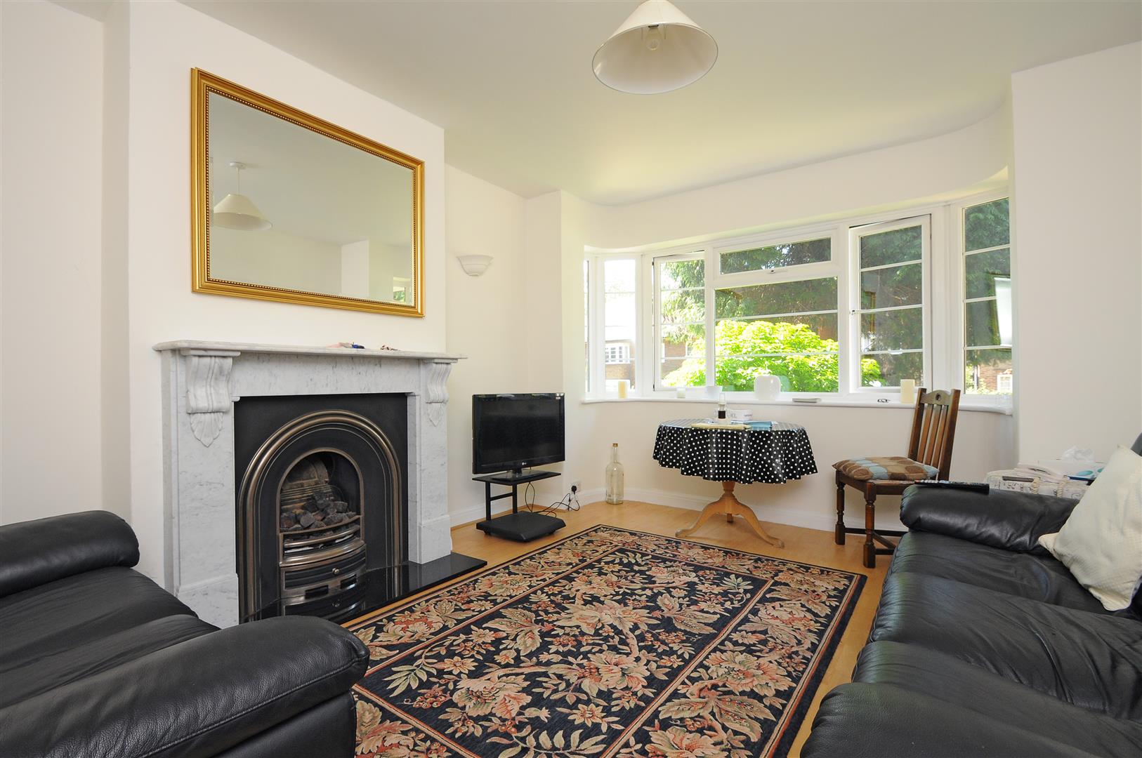 Flat Queen's Road in Greater London