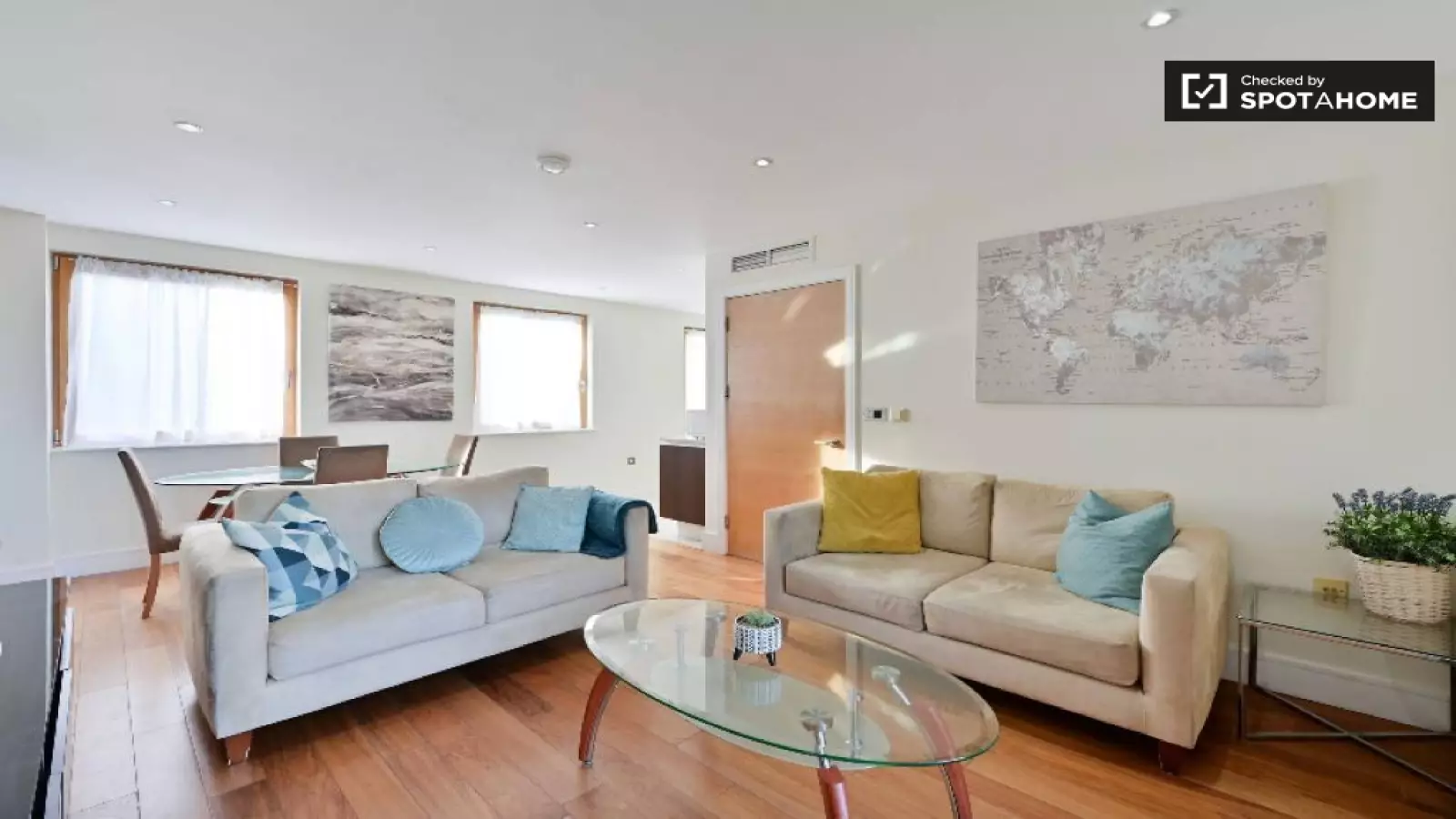 Flat Burston Road in Greater London