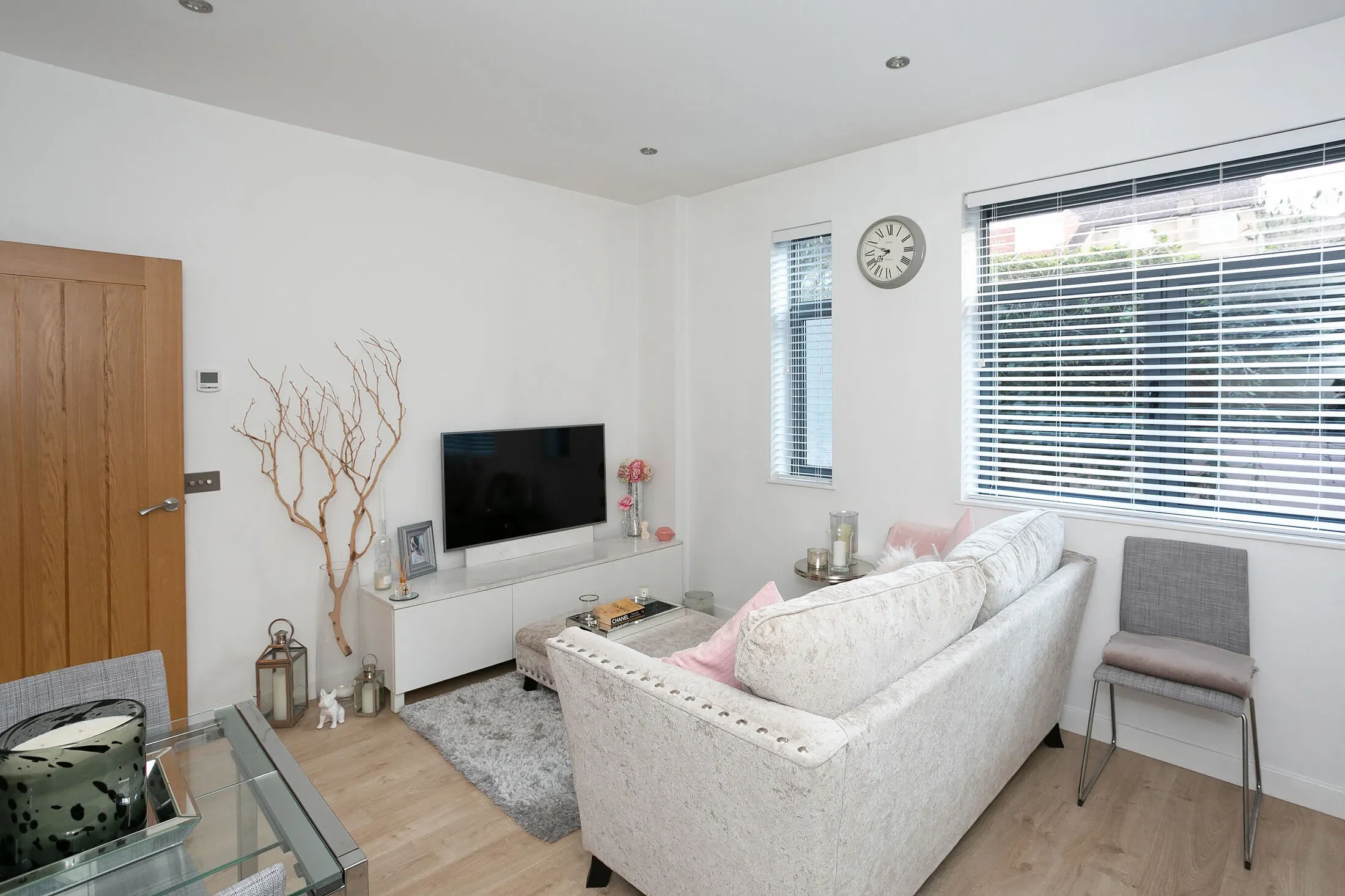 Flat Hillfield Road in Dacorum