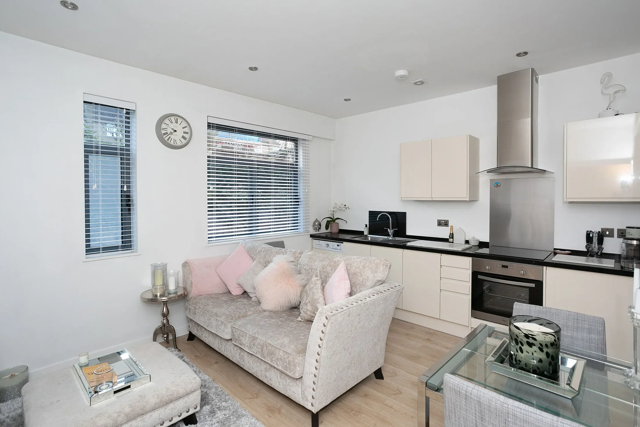 Flat Hillfield Road in Dacorum