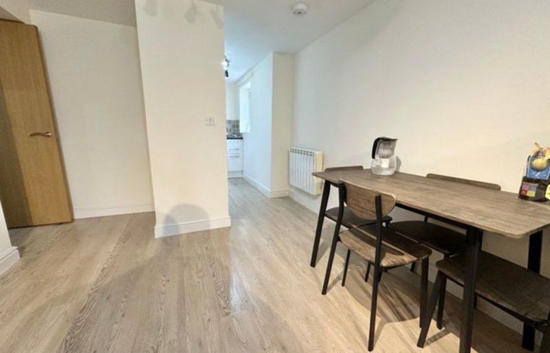 Flat Avonmouth Road in Bristol