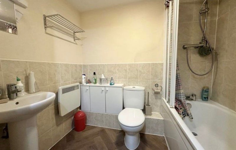 Flat Avonmouth Road in Bristol