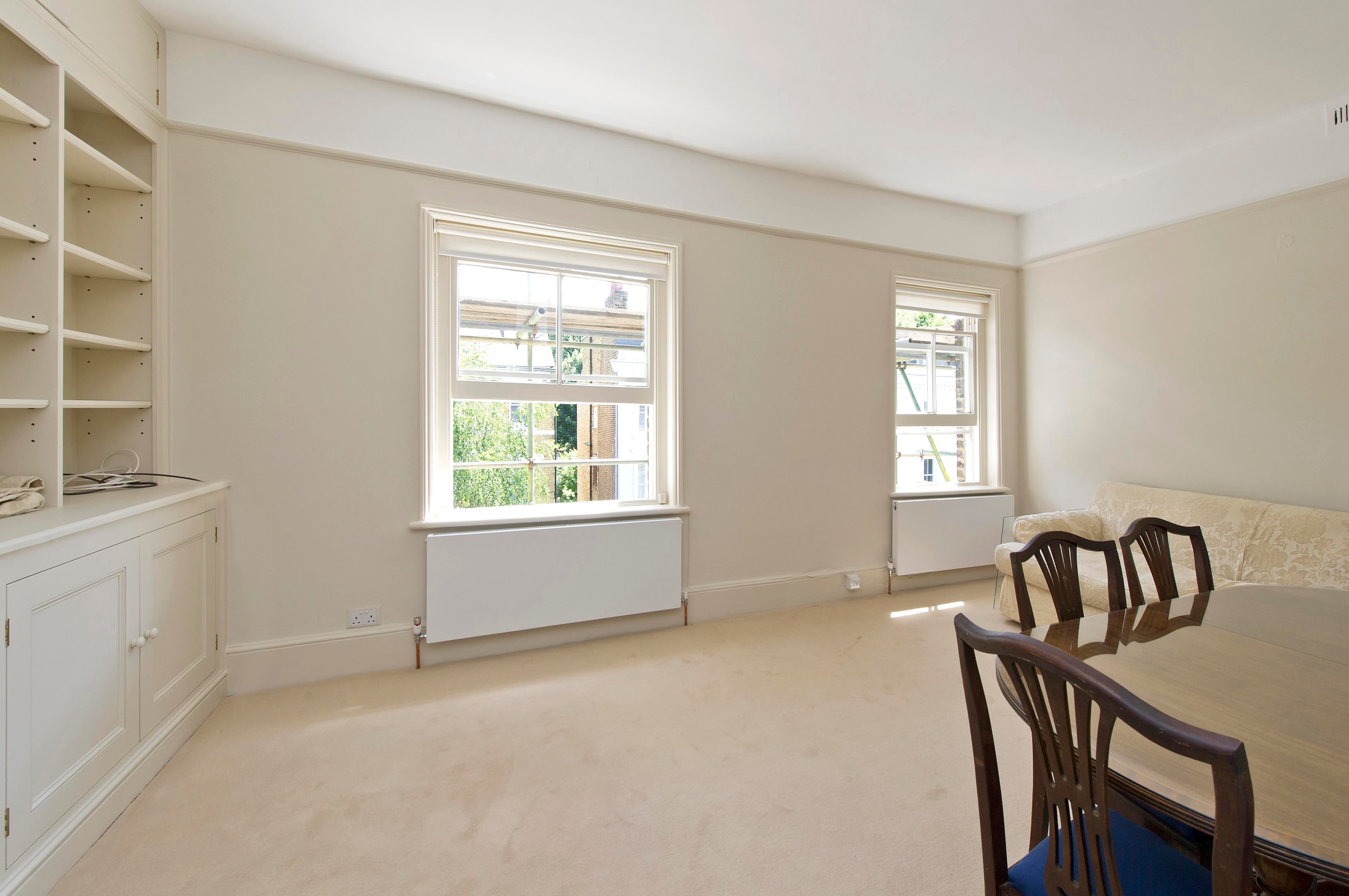 Flat Girdlers Road in Greater London