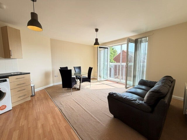 Flat Royal Court in Watford