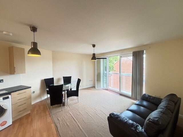 Flat Royal Court in Watford