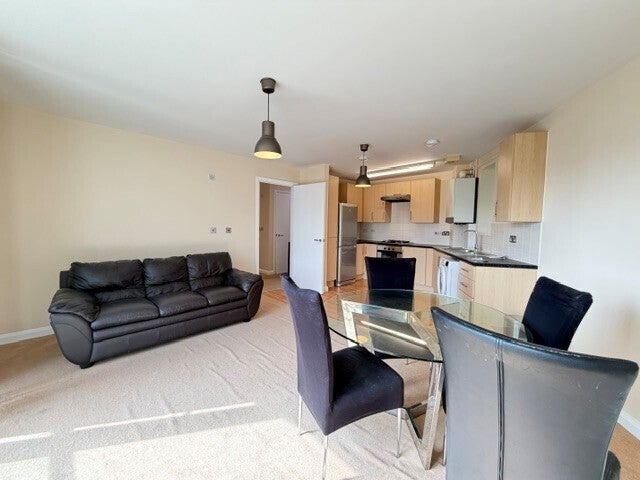 Flat Royal Court in Watford