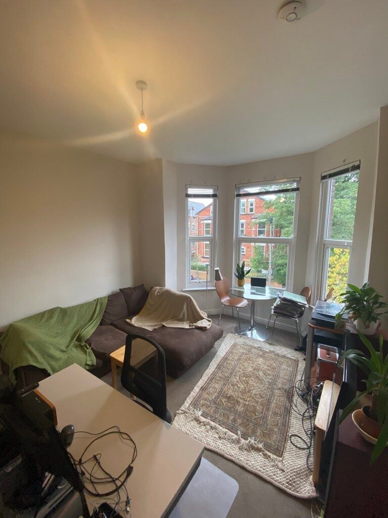 Flat Old Lansdowne Road in Manchester