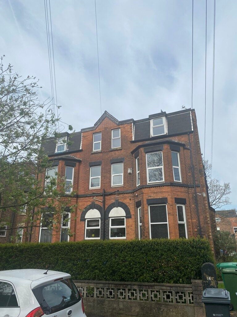 Flat Old Lansdowne Road in Manchester