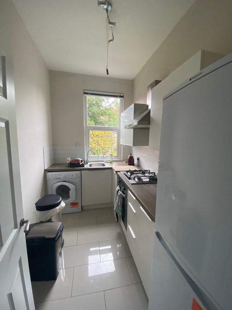 Flat Old Lansdowne Road in Manchester
