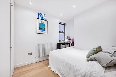 Flat Dewhurst Road in Greater London