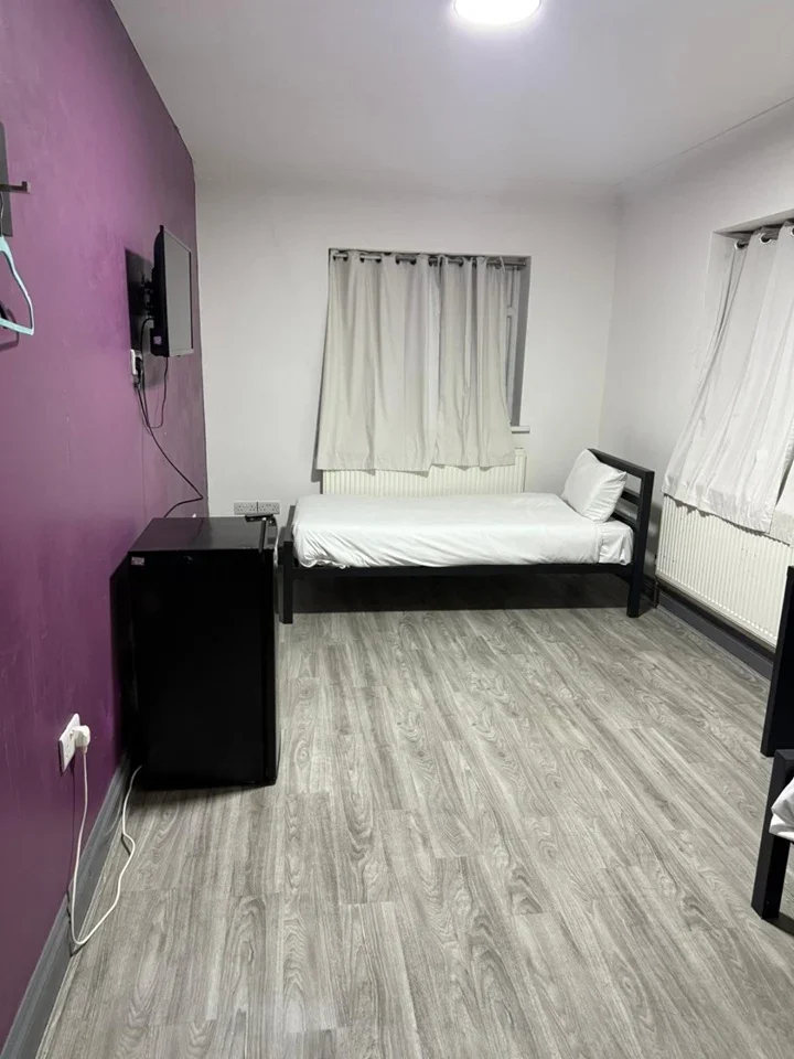 Room Fanshawe Avenue in Greater London