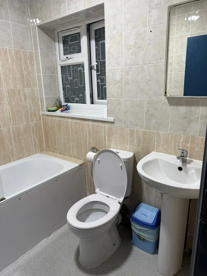 Room Fanshawe Avenue in Greater London