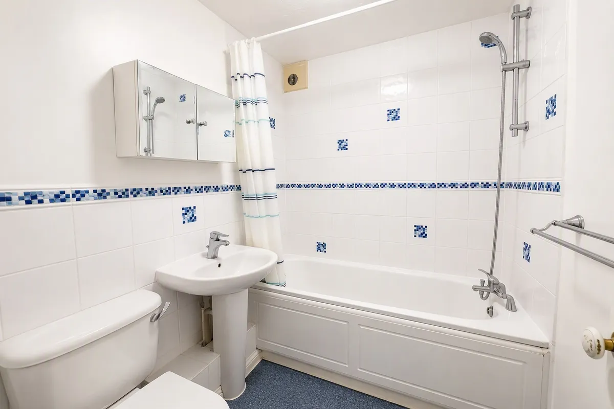 Flat Monmouth Close in Greater London