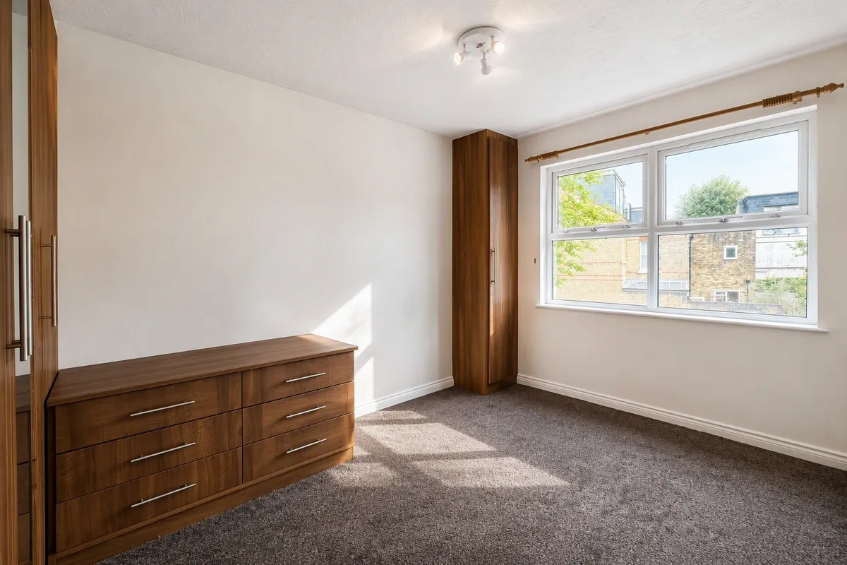 Flat Monmouth Close in Greater London