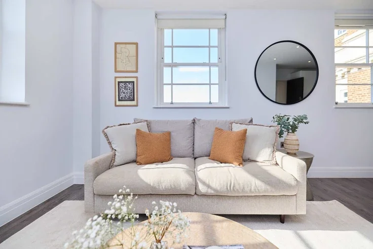 Flat Rivers House in Greater London